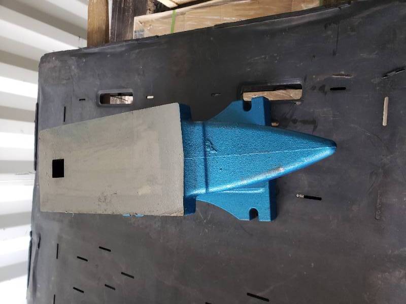 lot 34 image: Paladin Cast Iron Anvil 400 Lb.