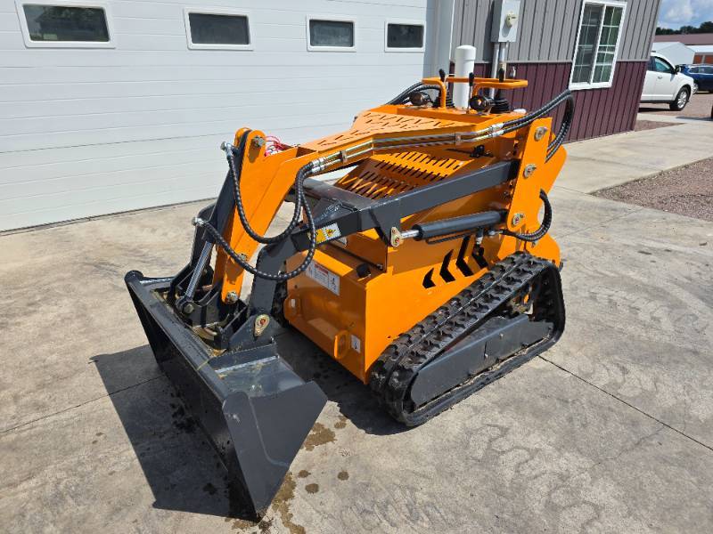 lot 4 image: Landherd Mini Track Loader Double Head Light