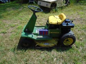 lot 100 image: John Deere rear engine 8 hp Consignor unable to get running. As shown.