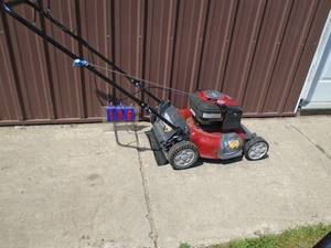 lot 106 image: Craftsman 6.75 hp push mower. Good runner. Tested & works. As shown.