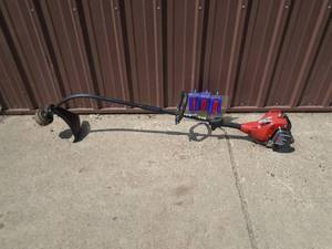 lot 108 image: Homelite 2 cycle weed trimmer. Looks in good condition. Tested & works. As shown.