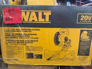 Dewalt 20V MAX Cordless 7-14 in. Sliding Miter Saw with (1) 20V Battery 4.0Ah not used see pictures