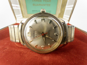 Mens Benrus 25 Jewels Series #7035 gold tone Mechanical Watch. Winds. Comes with Original Vintage Packaging & Case