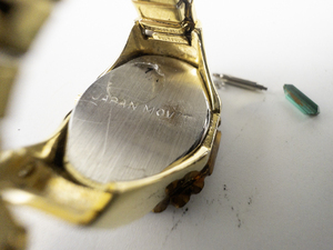 Digits  Multi-Colored Rhinestone gold tone base metal Quartz Analog Watch Ring. New Battery Installed.