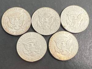 lot 06 image: 5 US 1964 KENNEDY HALF DOLLARS