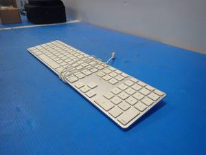 lot 79 image: Apple A1243 USB Keyboard 