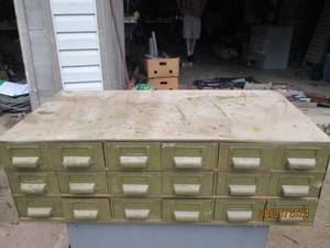 Large 18-drawer metal benchtop part...