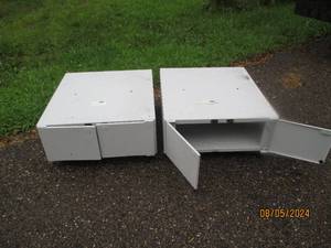 Pair of pedestal cabinets on wheels...