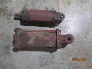 (2) heavy duty hydraulic cylinders...