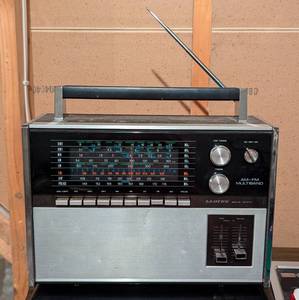 Vintage Lloyds N632B Radio