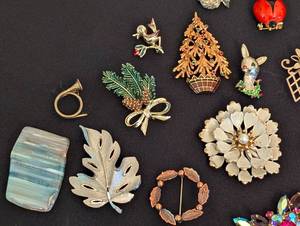 Assorted Vintage Brooches