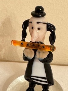 lot 83 image: Pair of Miniature Art Glass Jewish Musician Figurines