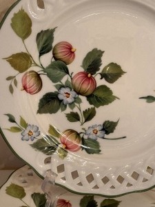 lot 81 image: Set of Four Decorative Italian Plates