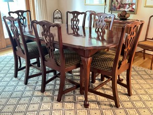 lot 3 image: Vintage Pennsylvania House Dining Room Table and Chairs Set