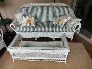 lot 2 image: Beautiful Patio Furniture Ensemble
