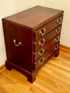 lot 10 image: Petite Ethan Allen Chest of Drawers  Ethan Allen Accent  Side Table