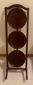 lot 109 image: Three Tier Folding Shelf