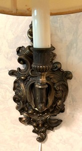 lot 128 image: Vintage Wall Mount Lamp