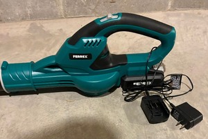 lot 131 image: Ferrex Blower with Battery and Charger