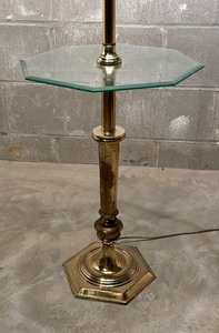 lot 134 image: Beautiful Brass Lamp Table