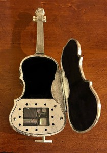lot 153 image: Vintage Violin Musical Trinket Box