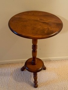 lot 66 image: Vintage Ethan Allen Petite Circular Accent Table