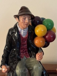 lot 53 image: Vintage Royal Doulton Old Balloon Man Figurine & Vintage Royal Doulton Old Balloon Seller Figurine