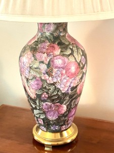 lot 50 image: Vintage Floral Design Table Lamp