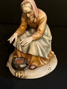 lot 37 image: Vintage Antonio Borsato Porcelain Figurine