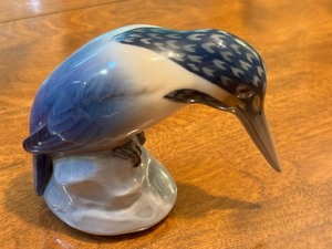 lot 32 image: Vintage Bing and Grondahl  Porcelain 1885 Kingfisher Figurine