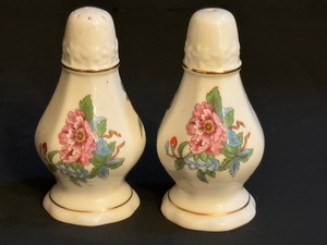 lot 30 image: Pair of Vintage Ansley Pembrook Salt and Pepper Shakers
