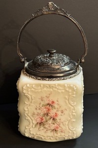 lot 3 image: Antique Victorian Wavecrest Biscuit Jar