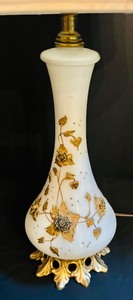 lot 91 image: Lovley Vintage Lamp with White with Gold Flowers Cascading on the Base