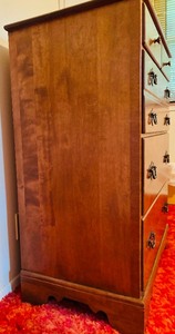 lot 98 image: Beautiful Vintage Maple Five Drawer Chest of Drawers