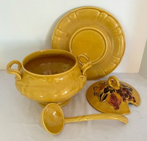 lot 145 image: Vintage NS Gustin 4 Piece Soup Toureen Set