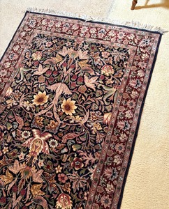 lot 21 image: Vintage Rug