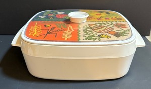 lot 152 image: Vintage West Bend Thermo Casserole Dish