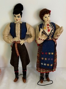 lot 166 image: Variety of Ethnic Dolls