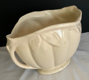 lot 171 image: Vintage Nelson McCoy Pottery Lilly Bud Vase