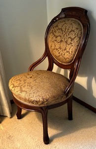 lot 173 image: Charming Vintage Chair