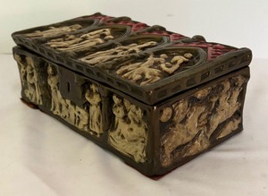 lot 174 image: Vintage Ceramic Gothic Style Trinket Box