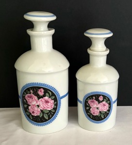 lot 215 image: Two Porcelaine Dauteuil Bottles