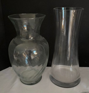 lot 220 image: Variety of Crystal and Glass Vases