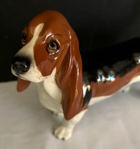 lot 223 image: Vintage Beswick Basset Hound Figurine
