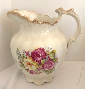 lot 232 image: Variety of Vintage of Pitchers