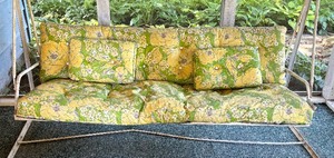 lot 9 image: Fabulous Vintage Metal Swing