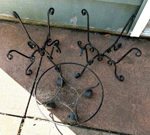 lot 286 image: Three Planter Stands