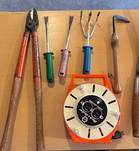 lot 287 image: Garden Tools Grouping