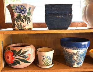 lot 289 image: Shelf, Planters and Pots