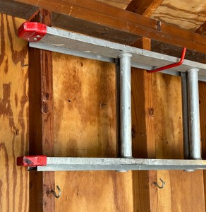 lot 294 image: Metal Extension Ladder